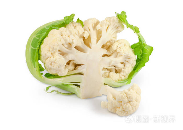 在白色背景上的新鲜白花椰菜