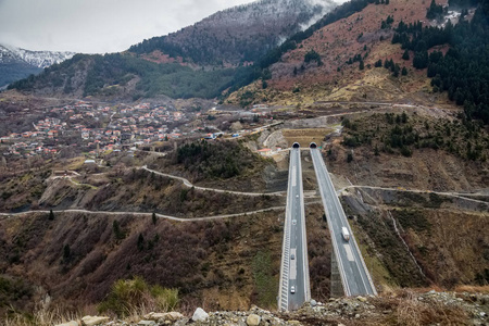 国家道路的看法 Egnatia Odos, 因为它似乎从纽约大都会