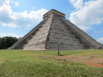 墨西哥奇钦伊扎尤卡坦的库库肯金字塔神庙