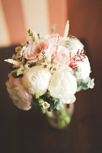 不同的花，玫瑰的美丽婚礼花束