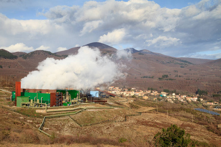 位于托斯卡纳 Bagnore 蒙阿米亚塔山的地热能源工厂