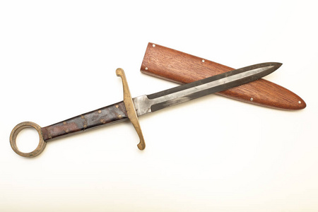 急性剑木 scarbard 环匕首照片