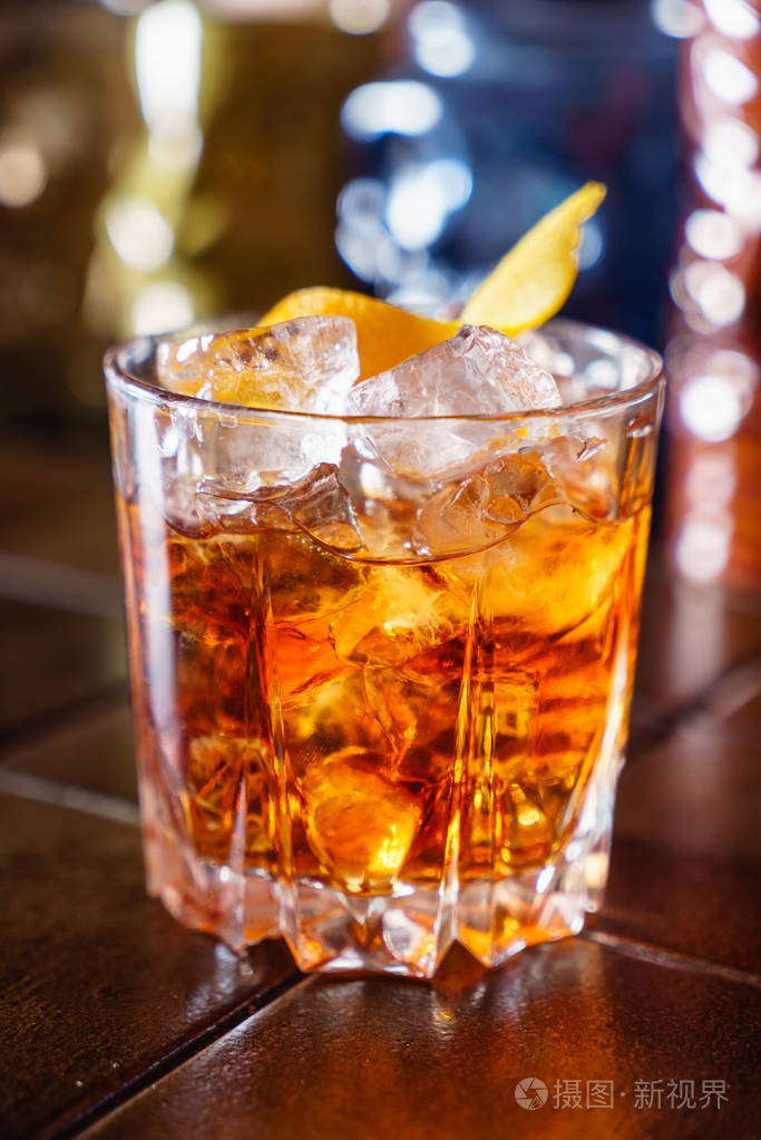 酒吧里美味的鸡尾酒关门