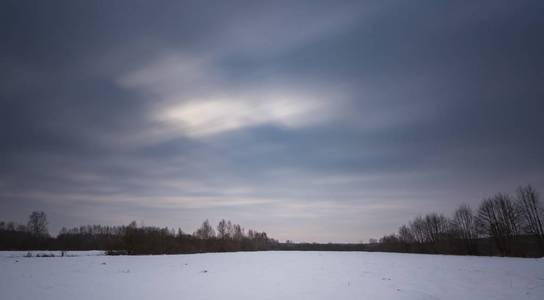 长期曝光拍摄的冬季景观图片