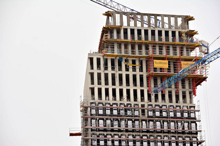 建筑工地工人。 正在建造的建筑物