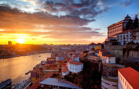 波尔图, 葡萄牙古城天际线从杜罗河河, 是