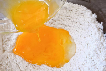 蛋黄蛋和面粉烘焙配料