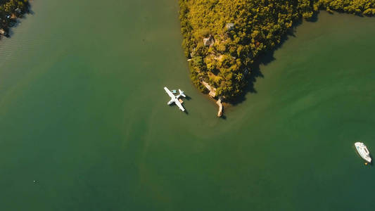 在海湾的水上飞机。布桑加，巴拉望岛菲律宾