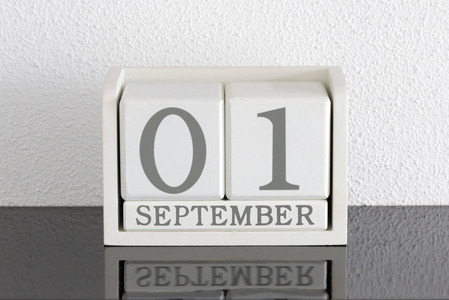 白色方块式日历当前日期1和月9月