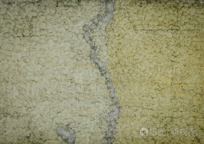 粘土墙是灰黄色的有泥渍
