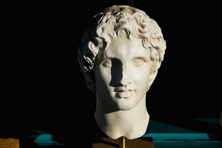 亚历山大希腊雅典一家商店的伟大雕像纪念品。
