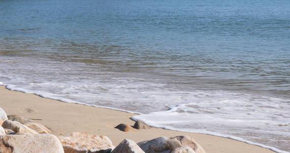 海浪和海滩海岸