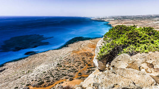 从格雷科角的最高点可以看到塞浦路斯岛地中海海岸的风景。