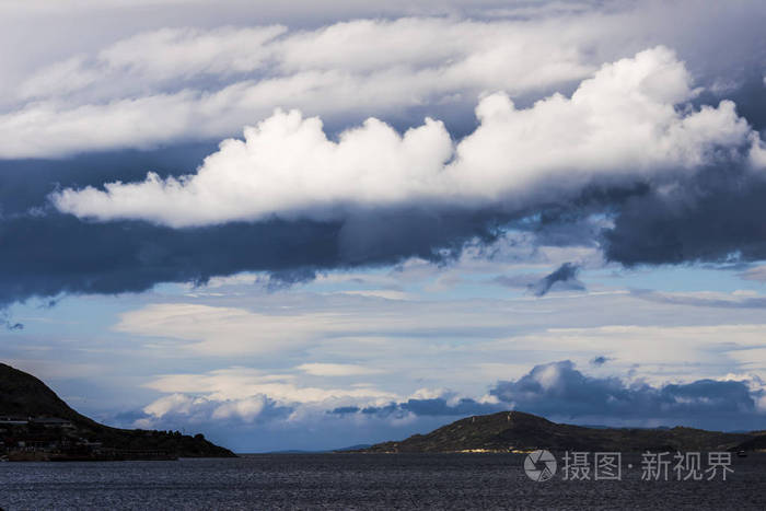 土耳其爱琴海上的暴风雨云