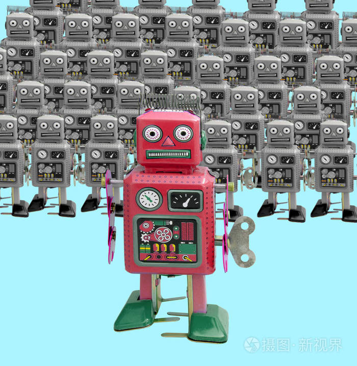 小红机器人在人群前面