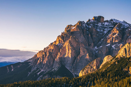 国家公园白云岩 Dolomiti 的大视图, 著名的