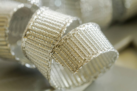 银丝带的抽象背景照片