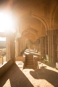 旅游印度具有里程碑意义的古代遗迹中亨。印度亨比集市，亨，塔卡邦