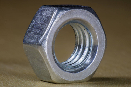 机械配件的高放大倍数.宏中的螺丝帽照片