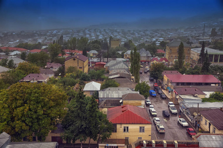 Shamakhi 城全景。背景自然阿塞拜疆