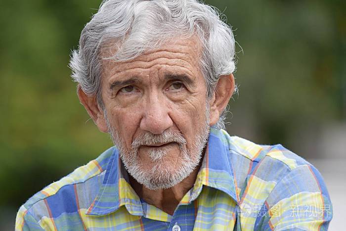 无感情胡子的老爷爷