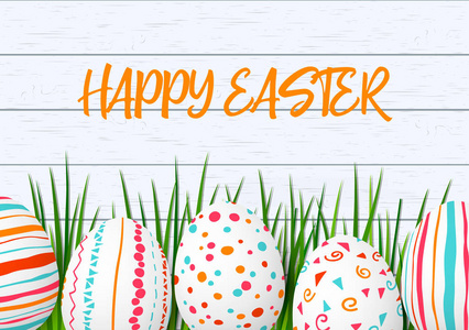 复活节快乐。复活节五颜六色的鸡蛋排着不同的简单多彩的装饰品。白色木斯堪的纳维亚