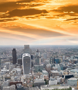 伦敦城市天际线的鸟瞰。