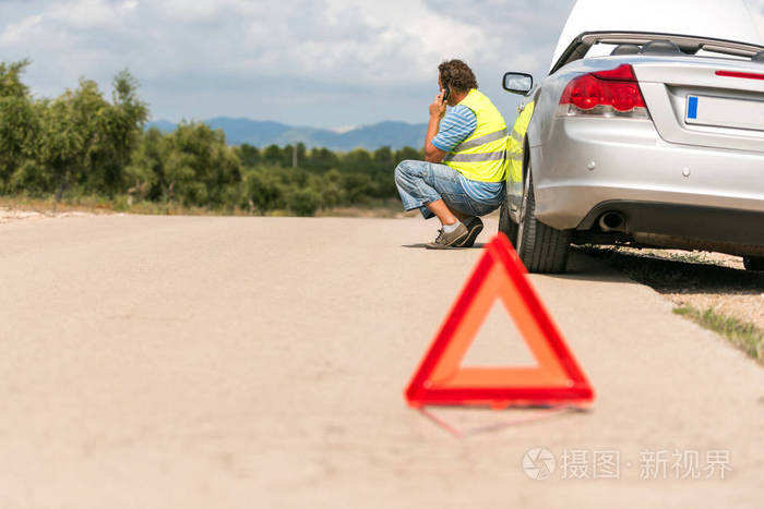 汽车在路上抛锚了, 塔拉戈纳, 加泰罗尼亚, 西班牙.特写照片-正版商用