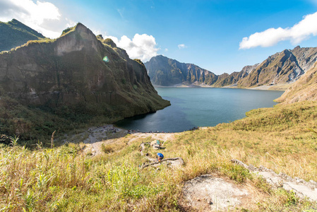 美丽的风景在皮纳图博山火山口湖