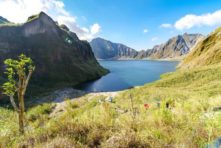 美丽的风景在皮纳图博山口湖