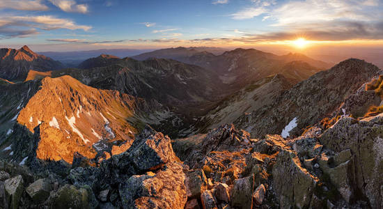 在夏天在波兰上塔特拉山附近 Zakop 山景观全景