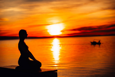 打坐精神冥想图片