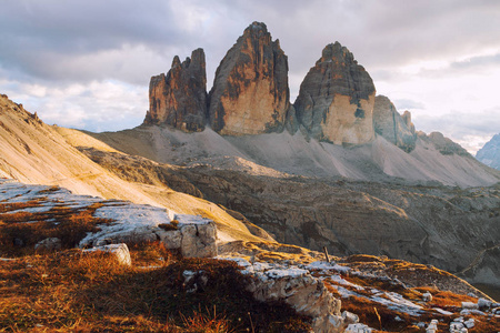 秋天在美丽的环境 Cime di Lavaredo