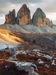 秋天在美丽的环境 Cime di Lavaredo