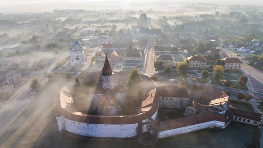 鸟瞰图 Prejmer 强化教会。罗马尼亚布拉索夫