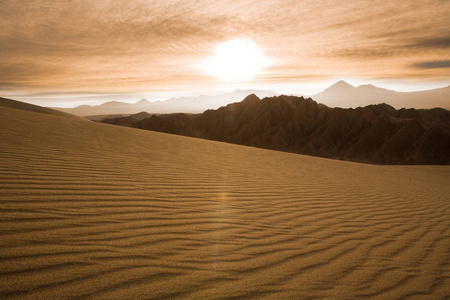 日出在瓦勒德拉穆尔特西班牙语为死亡谷洛斯弗拉门科斯国家保护区圣佩德罗德阿塔卡沙漠安托法加斯塔地区智利南美洲