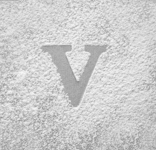 分散面粉上字母v的轮廓