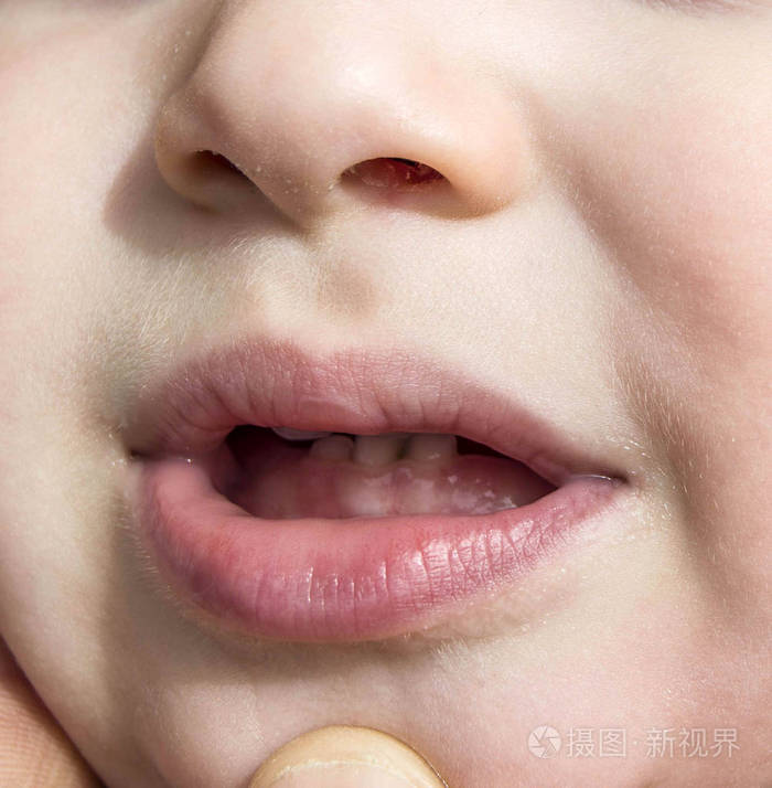 婴儿中的牙齿婴儿三个牙齿在健康的牙齿牙齿牙齿牙齿牙齿牙齿牙齿 