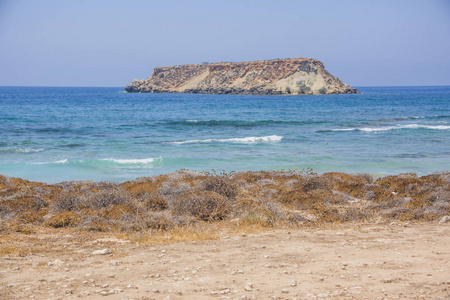 Geronisos 岛Drepanon 角塞浦路斯风景。地中海