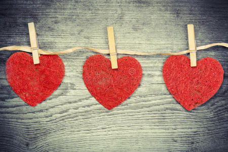 三颗心悬照片
