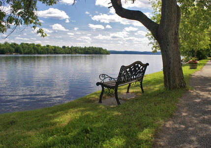 湖景长凳