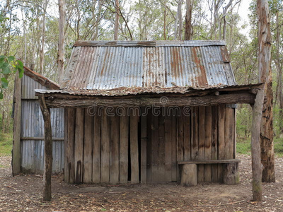 澳大利亚森林中荒凉的小木屋图片