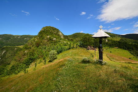 三联山景与乡村别墅图片