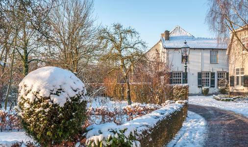 荷兰冬季的小村庄图片