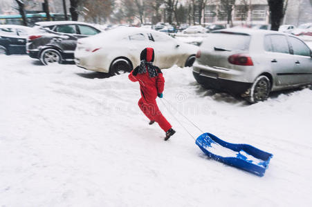 用雪橇跑步