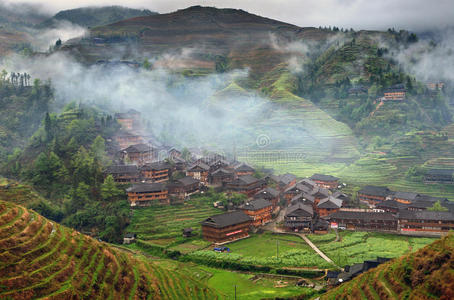 亚洲高地的山坡梯田稻田。