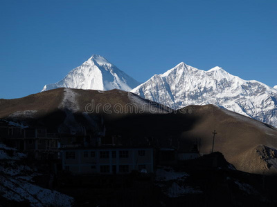 达乌拉吉里峰和图库什峰图片