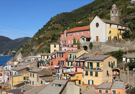 地中海色彩斑斓的意大利村庄