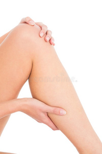 腿部疼痛妇女的中段特写镜头图片