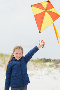 微笑 海滩 乐趣 小孩 假日 寒冷的 肖像 白种人 风筝